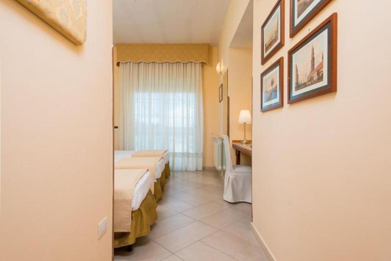 Hotel San Paolo Napels Buitenkant foto